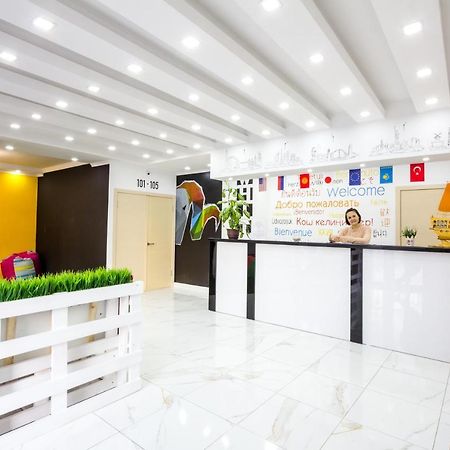 White Hotel & Hostel Bishkek Esterno foto