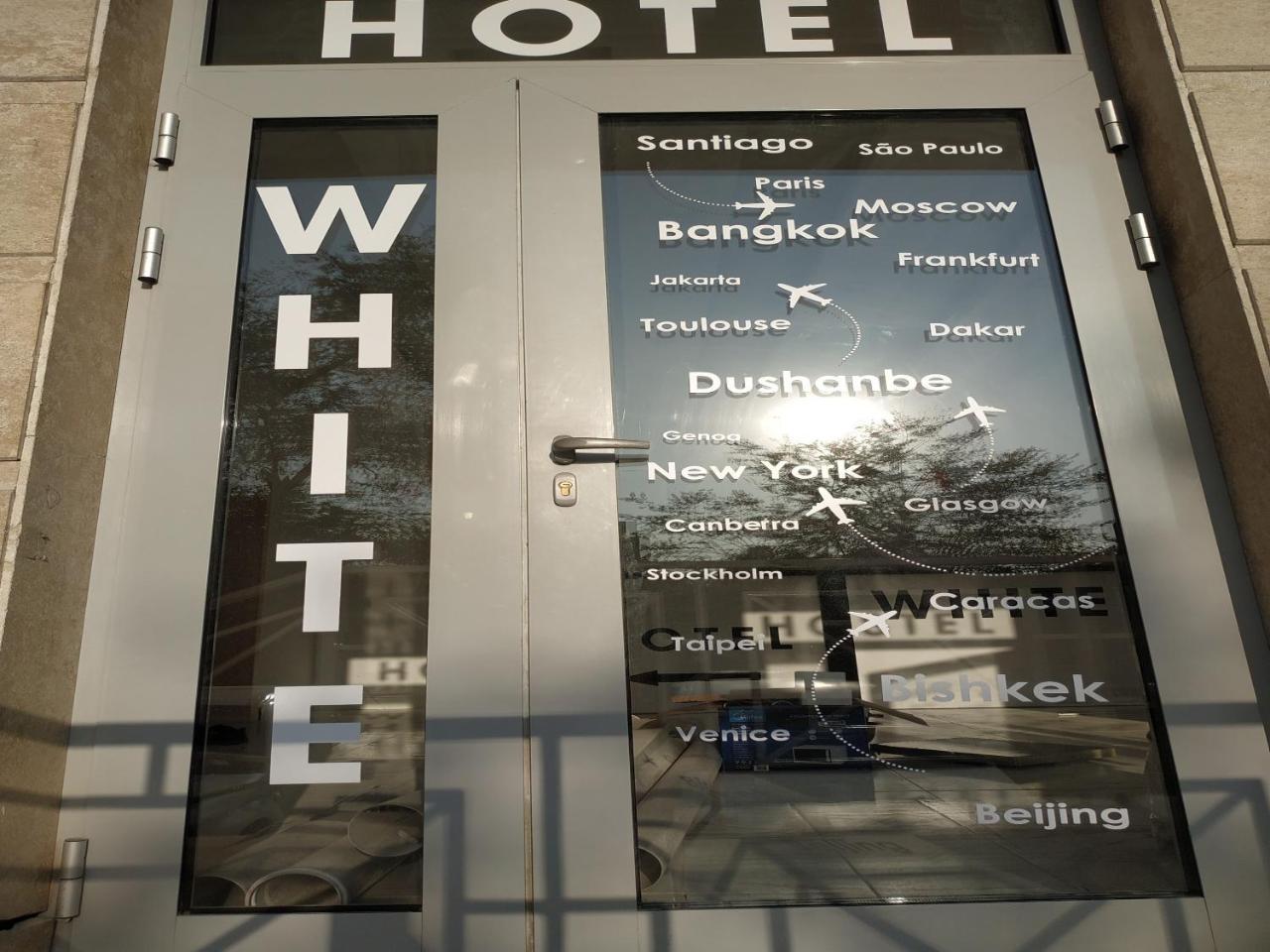 White Hotel & Hostel Bishkek Esterno foto